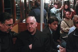 si-300-bergoglio-subway-04135314