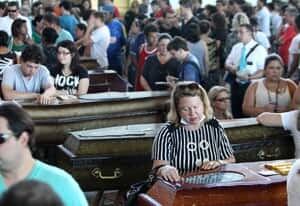 si-brazil-mourns-300-039030