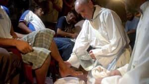 ni-pope-feet-washing