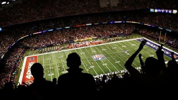 A general view of fans cheering as the San Francisco 49ers play against the Baltimore Ravens during Super Bowl XLVII at Mercedes-Benz Superdome on February 3, 2013 in New Orleans, Louisiana.