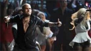 si-nb-chris-brown-220