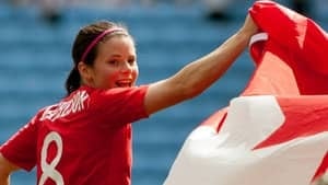 hi-canada-women-soccer-bronze-852-4col
