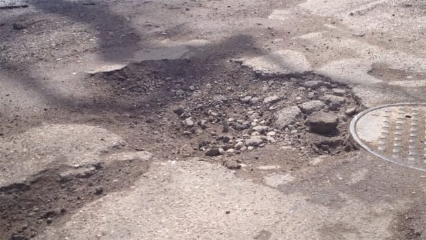 hi-pothole-saskatoon03