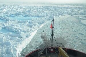 si-arctic-boat-ice