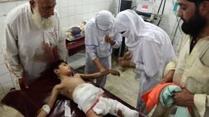 si-pakistan-injured-300-ap-04352468