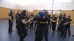 hi-bc-130402-handcuffs-justice-police-simulation-1-4col
