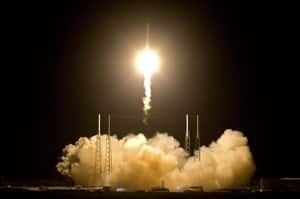 mi-spacex-blastoff-300-0268