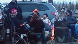 si-remand-picket-monday-night-300