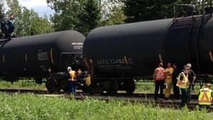 si-train-crew-work-300