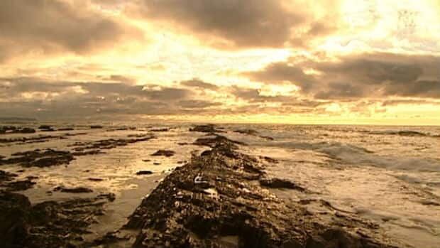 li-sunset-gros-morne-file