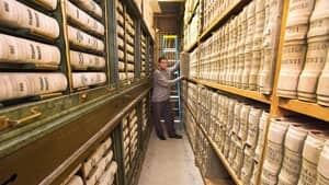300-old-books-03975817