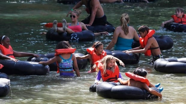 ab-hi-20110730-tubing-lifejacket-ap01022268