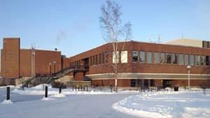 mi-yellowknife-city-hall-laura-wright