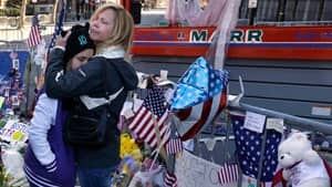 si-boston-mourn-300-ap-04324587