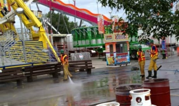 stampede-midway-workers
