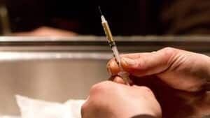 hi-heroin-needle-00656956-4col