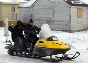 si-300-attawapiskat-snowmobile-01799418