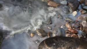 hi-bc-130728-river-jet-fuel-water-1-4col