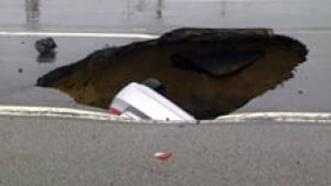si-ott-sinkhole-220