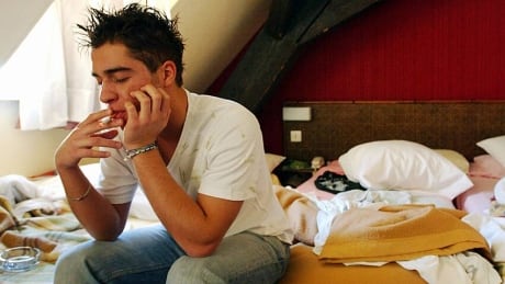 sleep deprivation and teenagers (newstarget) many teenagers miss out on a full night's sleep during the school week which impacts on school performance, attention, memory, and has been identified as. sleep deprivation and teenagers (newstarget) many teenagers miss out on a full night's sleep during the school week which impacts on school performance, attention, memory, and has been identified as.