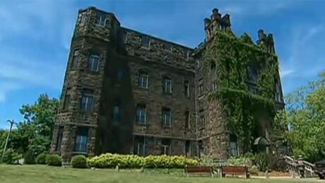 li-nb-castle-manor