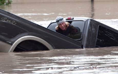 fi-130621-alberta-flood-momo-cat-swim-1