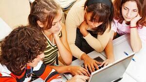 hi-cyberbully-tips-852-isto-4col
