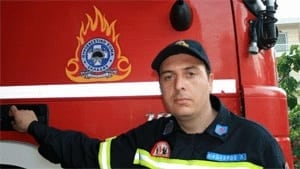 si-greece-fireman-300