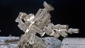 hi-dextre-robot-4col