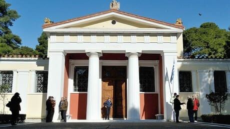 hi-greek-museum-cp-02154458-6col