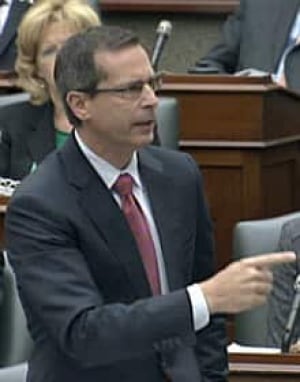 si-220-mcguinty-pointing
