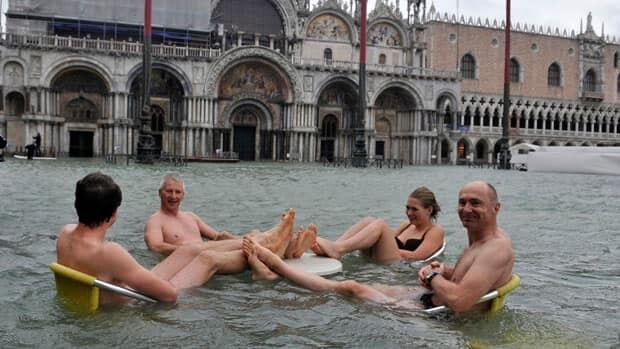 li-venice-flood-03567646