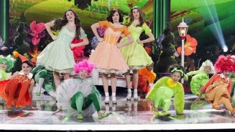 hi-dorothys-perform-8col