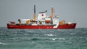 li-amundsen-icebreaker-resolute-0911