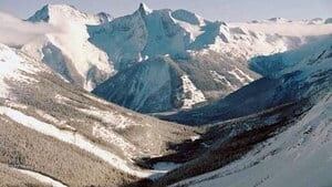 hi-bc-111115-jumbo-resort-4col