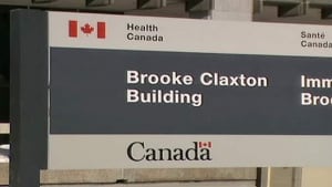 hi-health-canada-sign-852-c