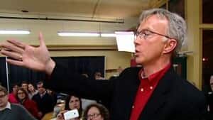 pe-hi-seancasey-gesture-4col