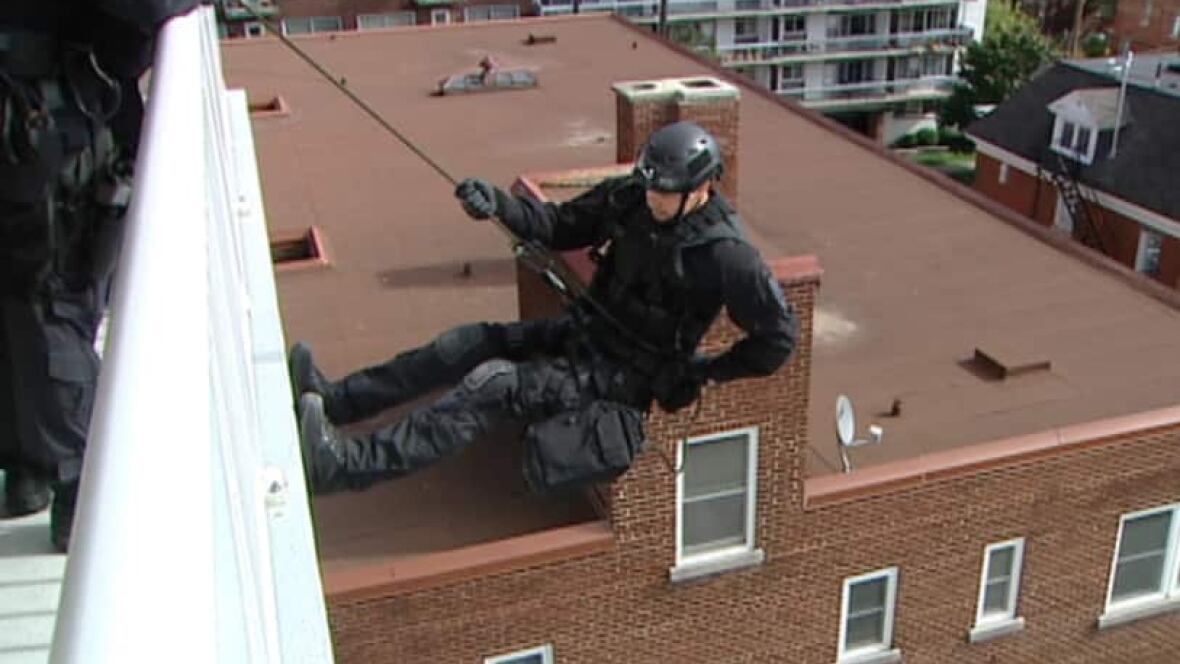 Training reduces risk for police's tactical rope squad Ottawa CBC News