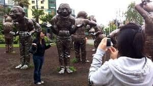 hi-bc-120724-laughing-statues-pose-4col