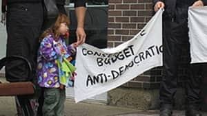leadnowbairdprotestchild-300