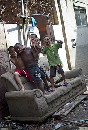 rio-slum-300-02575937