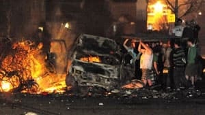 300-london-riot-2-cp-023437