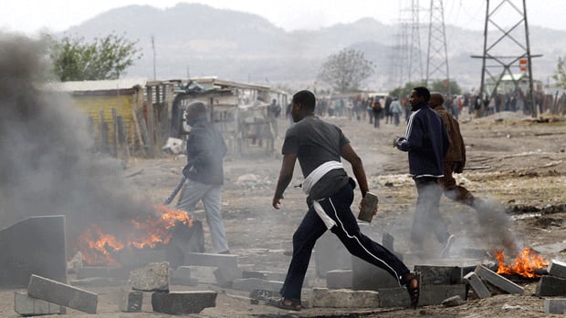li-lonmin-violence-rtr3801x