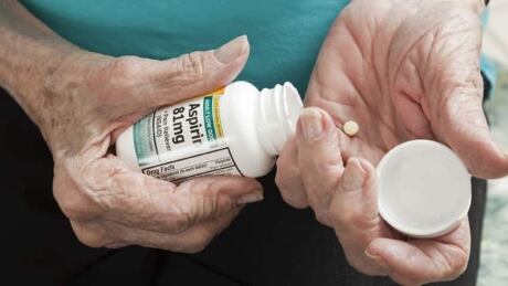 hi-aspirin-cancer-istock_00