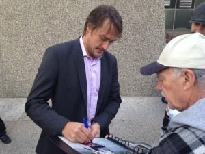 Teemu Selanne signing autographs