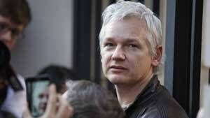 ii-300-assange-london-ap144