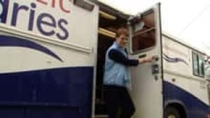 ns-si-bookmobile_woman-220