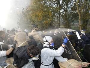 mi-nuclear-protesters-300-r
