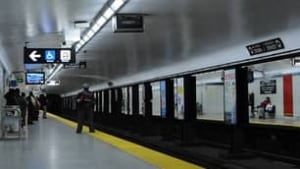 tor-100914-toronto-subway