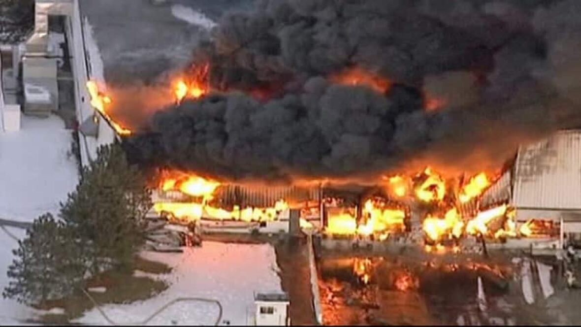 Bay Auto Parts >> Automakers monitor Magna parts plant fire - Windsor - CBC News Bay Auto Parts >> Automakers monitor Magna parts plant fire - Windsor - CBC News
